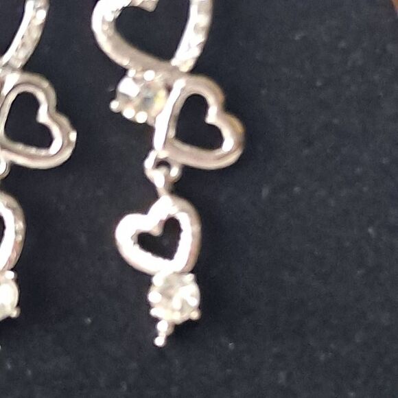 6 pair silvertone heart earrings Nwt - Picture 2 of 8